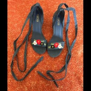 Kenneth Cole Denim Sandals - size 8.5